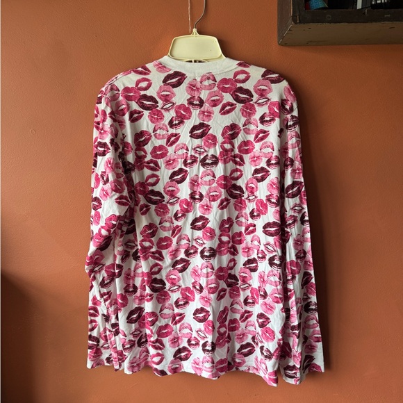 SKIMS White Long Sleeve Tee with Pink & Dark Pink Kiss Print - Picture 4 of 4